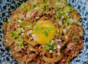 รูปของ ข้าวหน้าเนื้อกิวด้ง