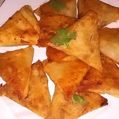 A picture of Vegetables chicken samosy.