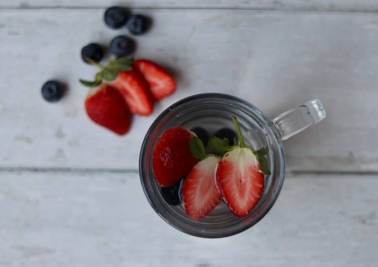 Simple Way to Prepare Super Quick Homemade Berry nice cuppa 🫐 🍓 🍹