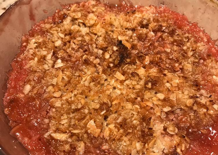 Recipe of Homemade Rhubarb flumble (flapjack+crumble)