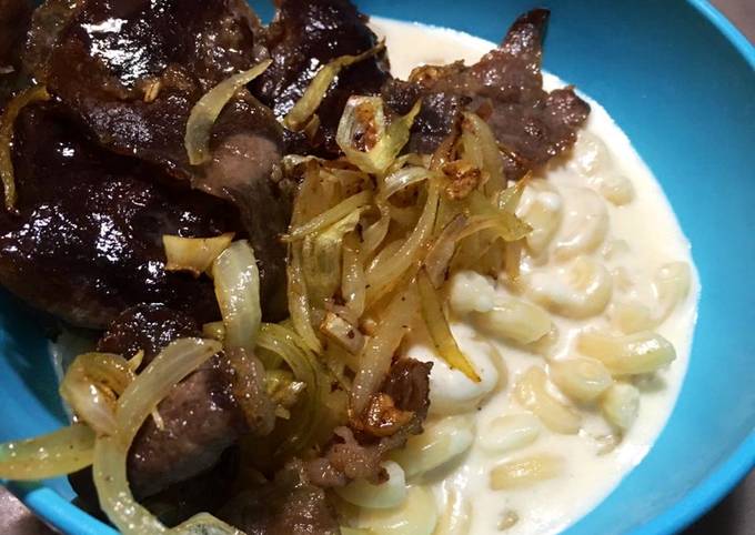 Mac and Cheese with Sliced Beef