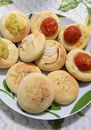 A picture of Mini Focaccia with Sourdough Starter Discard.