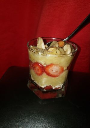 Una foto de Puré de plátano dulce.🍌🍓🍌🍓