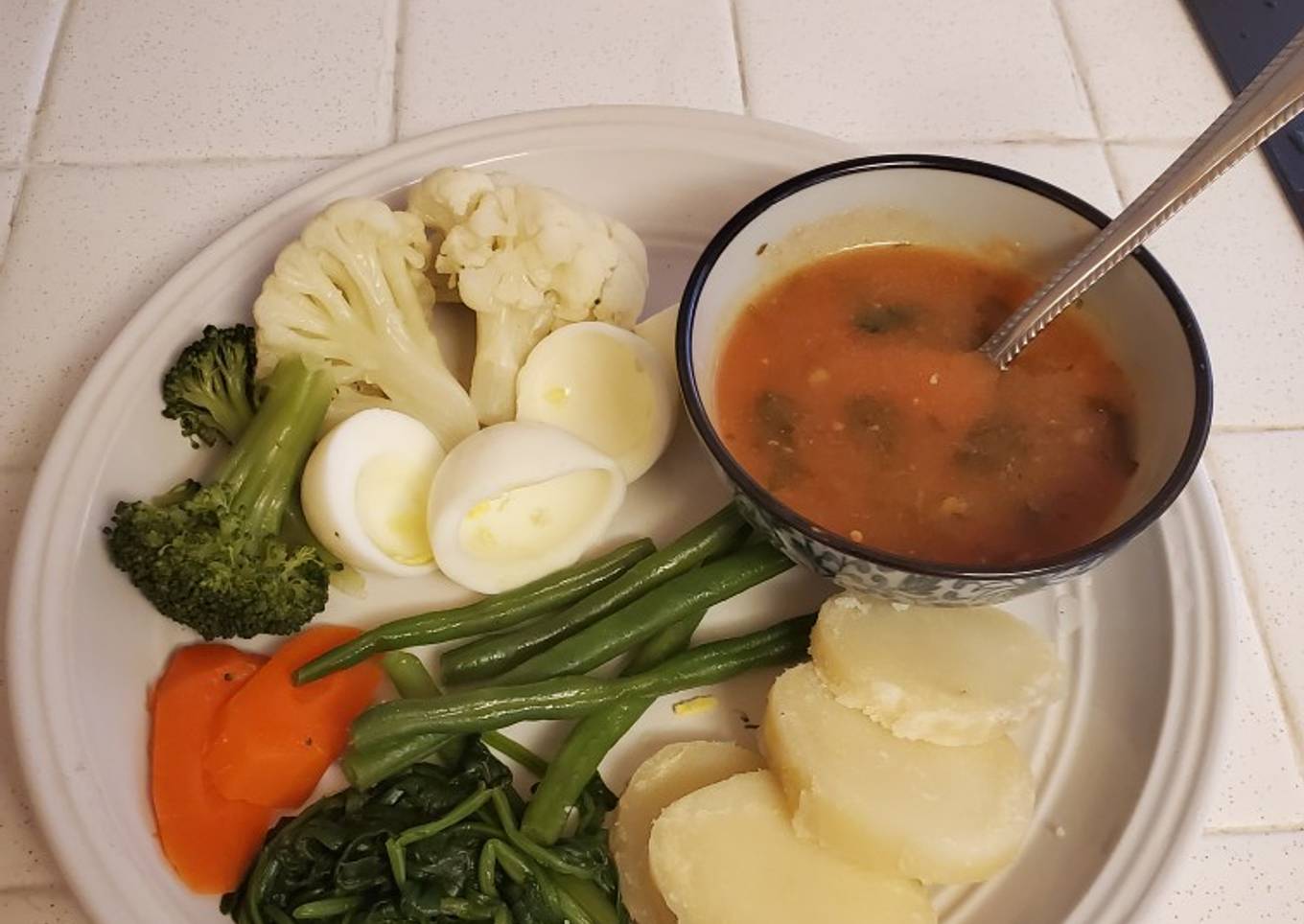 Verduras cocidas con salsa de tomate
