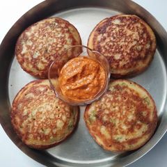 A picture of Bun Dosa Kerala Style with Chutney.