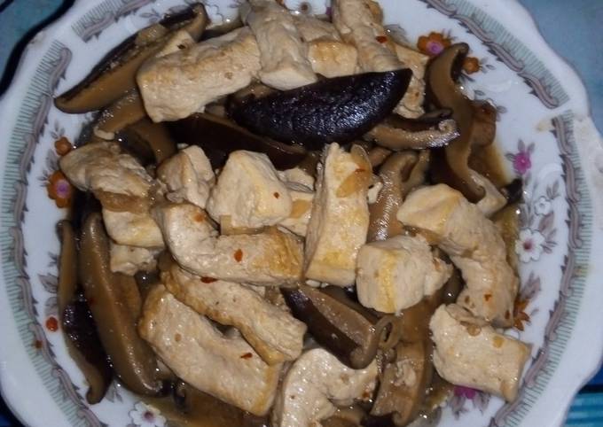 Tumis jamur shitake kering dan tahu putih