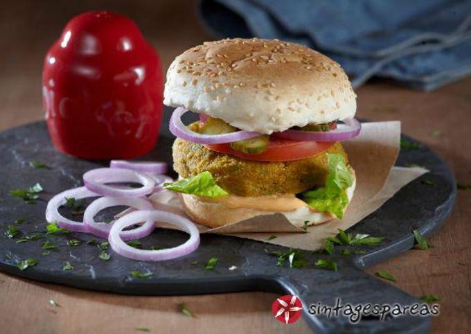 κύρια φωτογραφία συνταγής Burger με μπιφτέκι λαχανικών