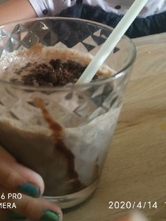ઓરીયો મિલ્કશેઈક (oreo milkshake in gujrati) રેસીપી મુખ્ય ફોટો