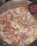 Guiso de fideo entre fino