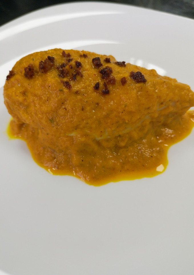 Una foto de Pollo en salsa de pimientos y chorizo