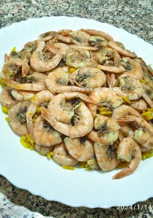 Une photo de Crevettes 🍤 au riz basmati 🍚
