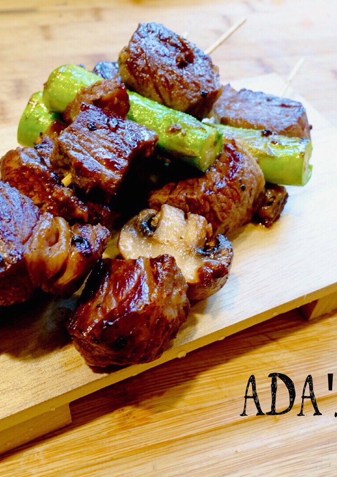[日式料理] 日式黑椒牛柳串燒（附簡易黑椒醬作法） 的食譜成品照片