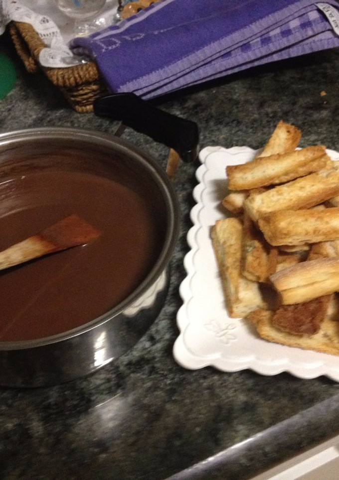 Una foto de Chocolate casero con picatostes