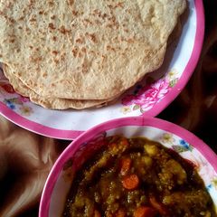 A picture of Roti and curry potatoes stew.