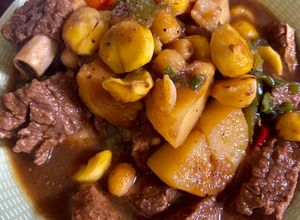 Hình của món Sườn bò hầm kiểu hàn.