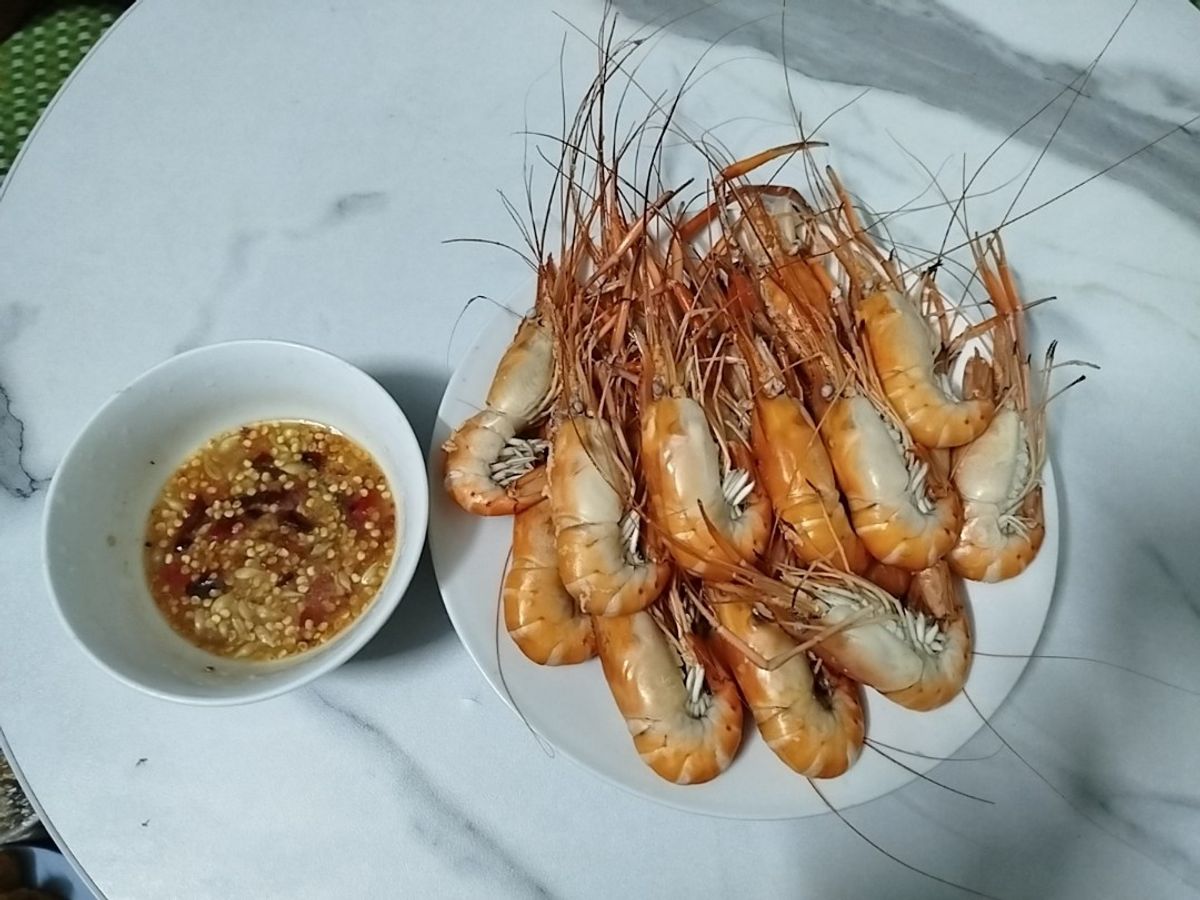 Tôm càng xanh luộc nước dừa