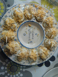 Una foto de Huevos rellenos atún