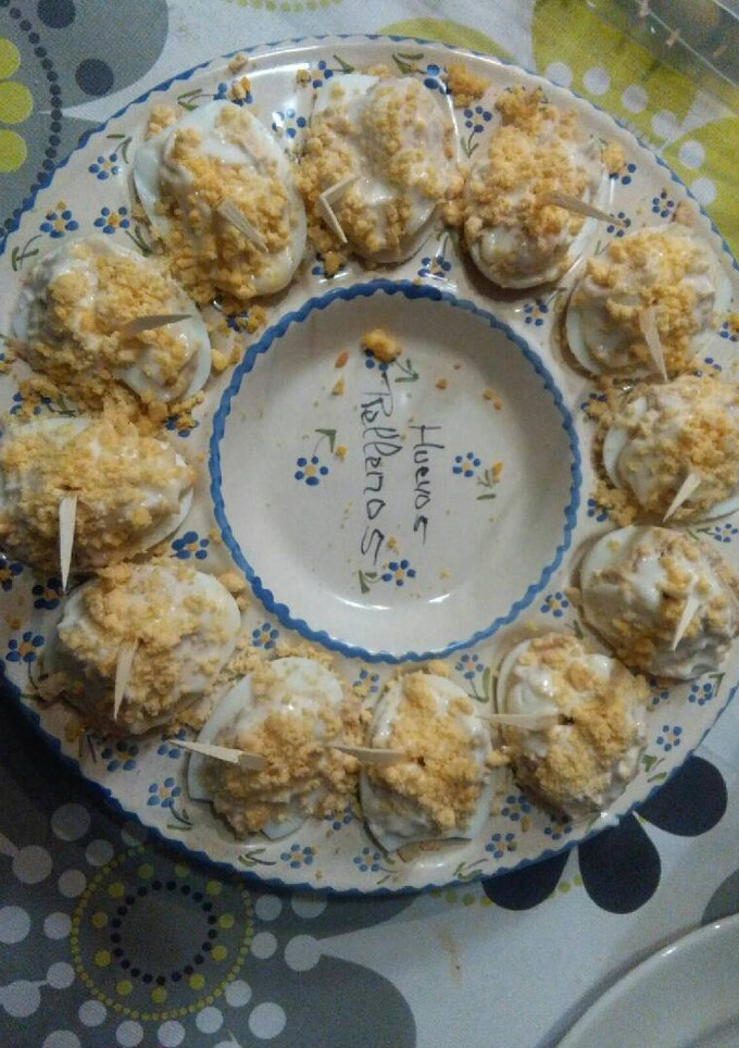 Una foto de Huevos rellenos atún