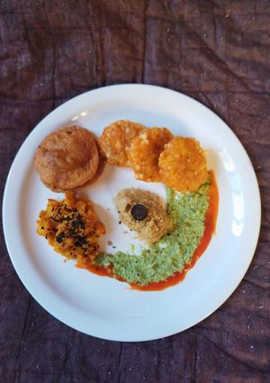 ફરાળી થાળી (Farali Thali Recipe In Gujarati) રેસીપી મુખ્ય ફોટો