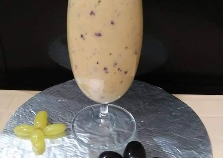 Fruit cocktail smoothie😋🍸🍎🍌🍇🍑