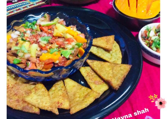 Nachos with mango salsa