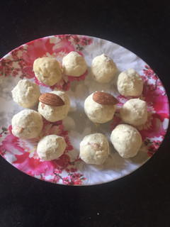 பொட்டுகடலை நெய் லட்டு😋😋🥰🥰 (Pottukadalai nei laddu Recipe in Tamil) செய்முறை முக்கிய புகைப்படம்