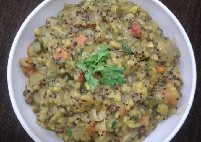 Sprouted ragi masala khichdi