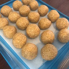 A picture of Gingerbread Fat Bombs.