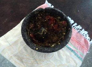Una foto de Salsa de chiles pasilla asados y miel mamá Güera