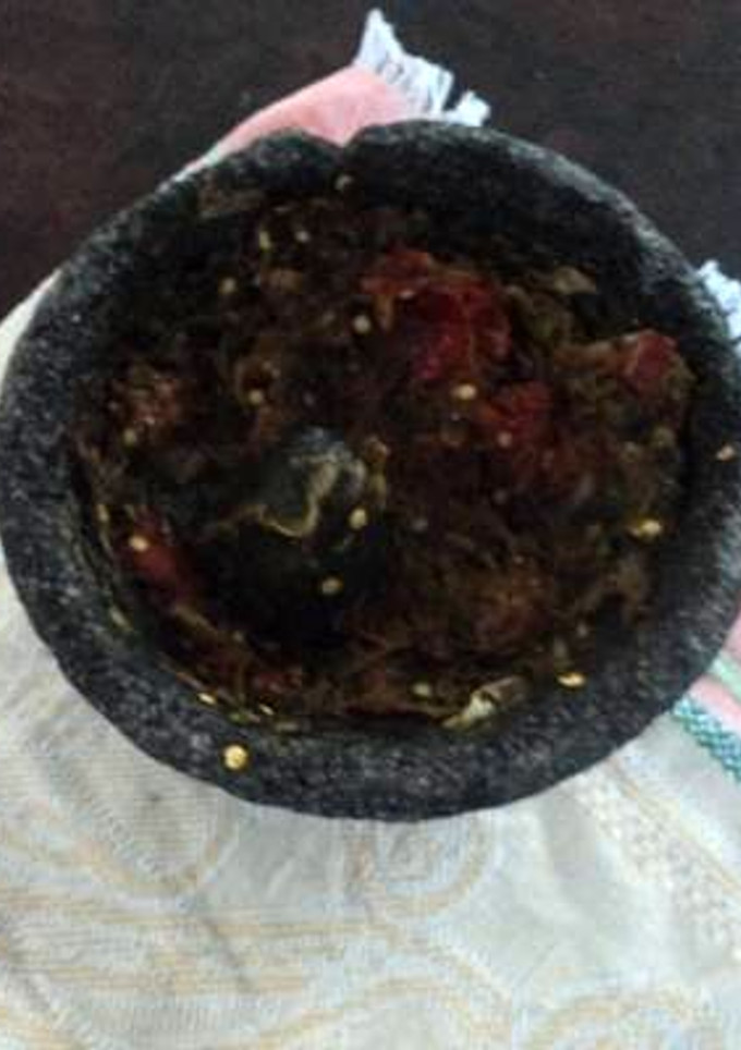 Una foto de Salsa de chiles pasilla asados y miel mamá Güera