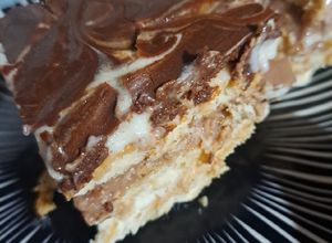 صورة لوصفة طبقات البسكوت والفانيلا...🍽