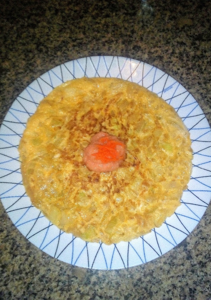 Una foto de Tortilla de calabacín y cebolla
