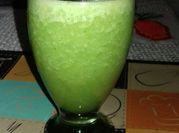 Una foto de jugo de jengibre