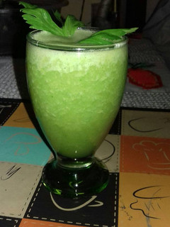 Una foto de Jugo verde, rico y fácil