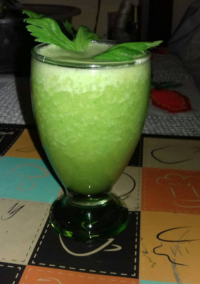 Una foto de Jugo verde, rico y fácil