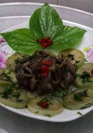 Hình của món Chim én xào cà.