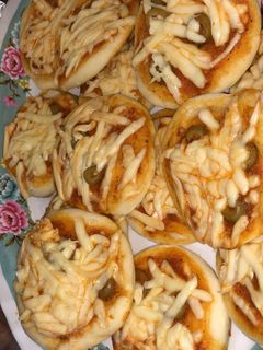 صورة لوصفة بيتزا الجبن والزيتون