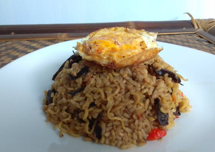 Resep Nasi Goreng Mawut Cumi Asap with jamur kuping Menggugah Selera