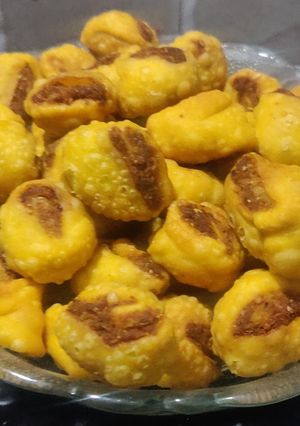 મીની ભાખરવડી (Mini Bhakharvadi Recipe In Gujarati) રેસીપી મુખ્ય ફોટો