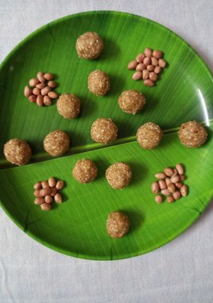 शेंगदाण्याचे लाडू (Shengdanyache Ladoo Recipe In Marathi) रेसिपी चे मुख्य फोटो 
