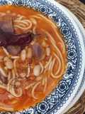 Porotos con Riendas y papas chilotas