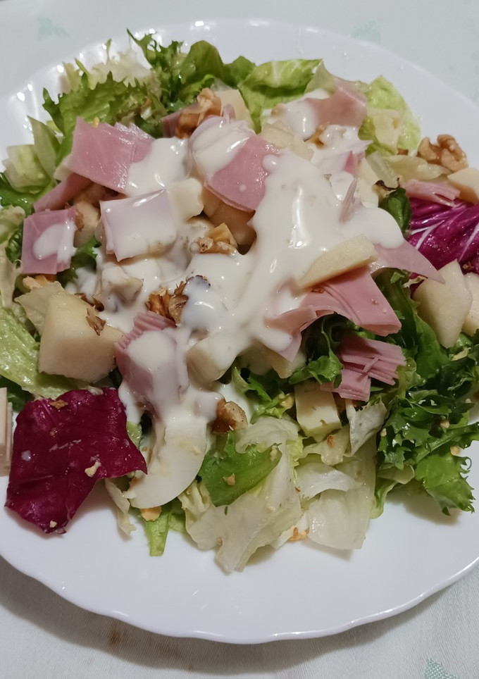 Una foto de Ensalada fresca con aderezo de kéfir (4)