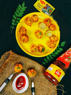 सूजी मसाला बोम्बस(suji masala bombas recipe in hindi) रेसिपी मुख्य फोटो