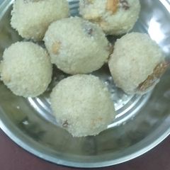 A picture of Rava Laddu.