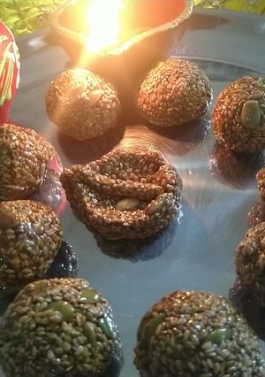 A picture of Sesame seeds pumpkin seeds and jaggery laddu.