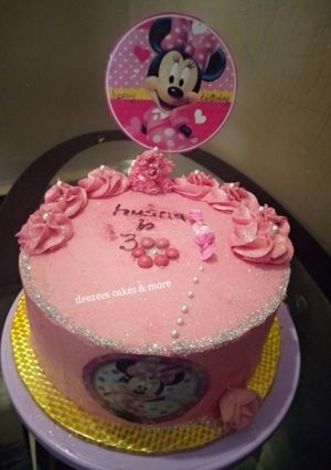 A picture of Pink butter icing.