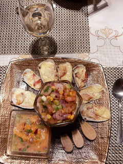 Una foto de Ceviche y trilogía de mariscos