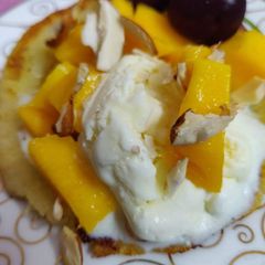 A picture of Maal pua with icecream.