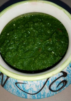 धनिया की चटनी(hare dhaniya ki chutney recipe in hindi) रेसिपी मुख्य फोटो