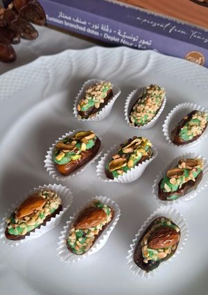 Foto di Datteri ripieni di pasta di mandorle